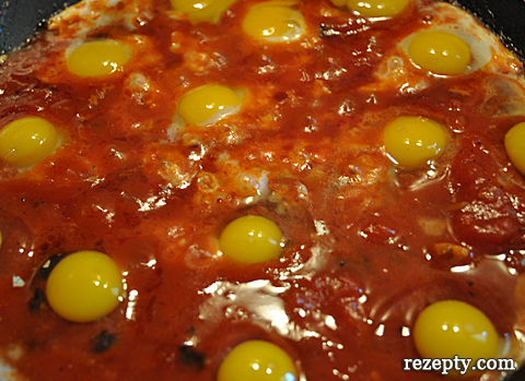 яйца пашот в томатном соусе фото пошагово