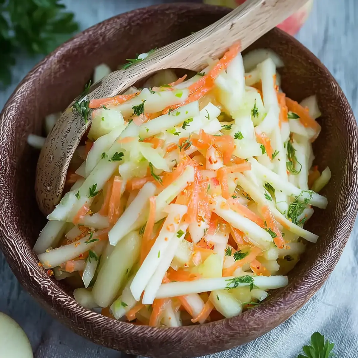 Oma's Kohlrabisalat mit Apfel