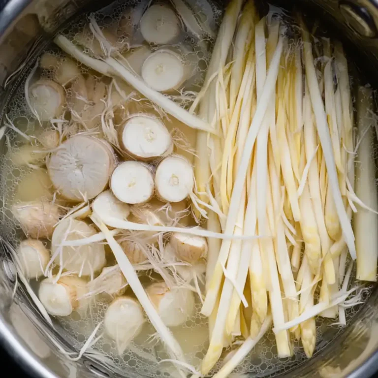 Spargelsuppe aus Schalen