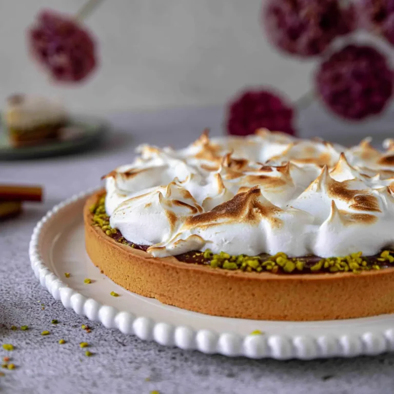 Rhabarbertarte mit Pistazien Frangipane & Baiserhaube