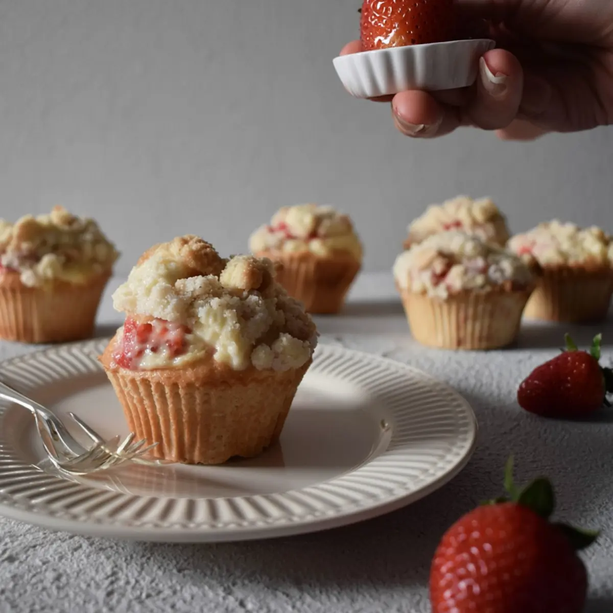 Erdbeer Cheesecake Muffins mit Streuseln