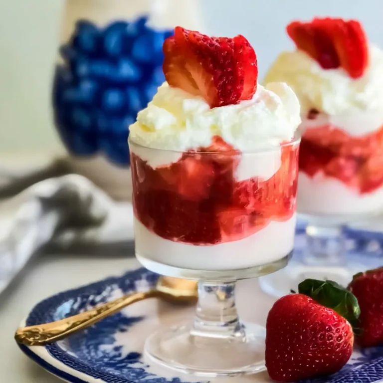 Mascarpone Topfencreme mit Erdbeeren